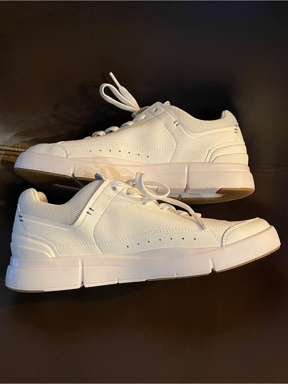 On
Women's The Roger Centre Court Low Top Sneakers - Picture 6 of 15